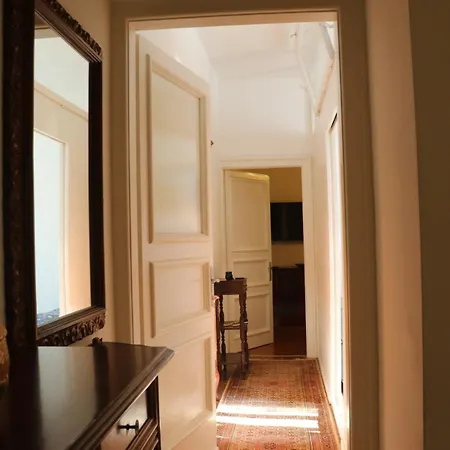 Charming Flat Near Center And * Split
