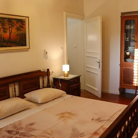 Charming Flat Near Center And *
