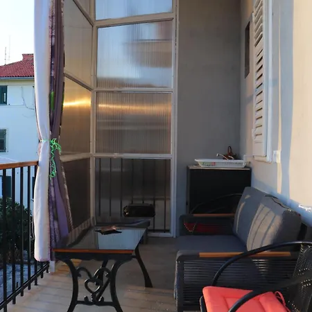 Charming Flat Near Center And * Split
